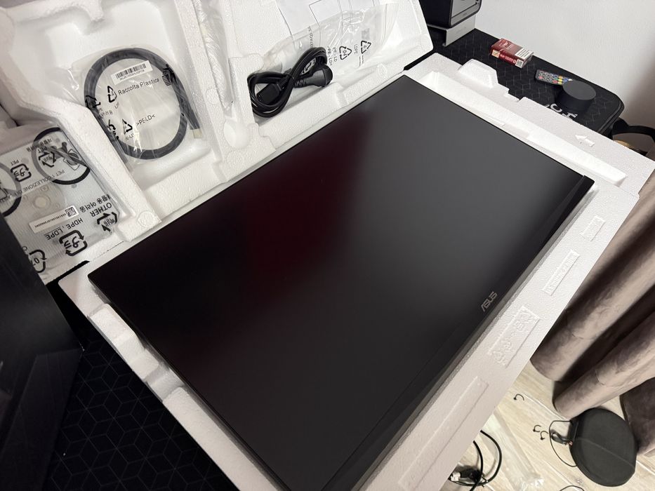 Monitor Gaming LED IPS ASUS TUF 27", QHD, 180Hz, 1ms, 1440p, HDR