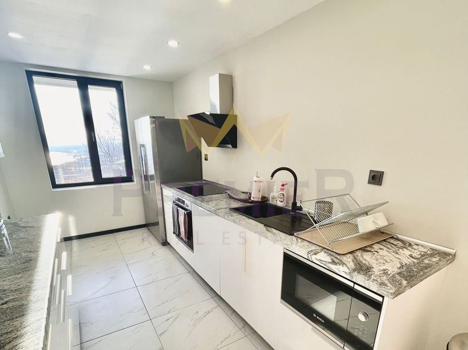 Триетажна къща в гр. Балчик