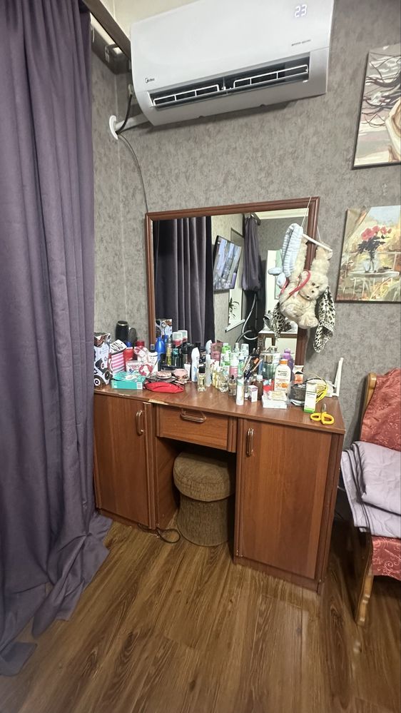 Продам мебель б/у, кровать двухспальная, трюмо и компьютерный стол