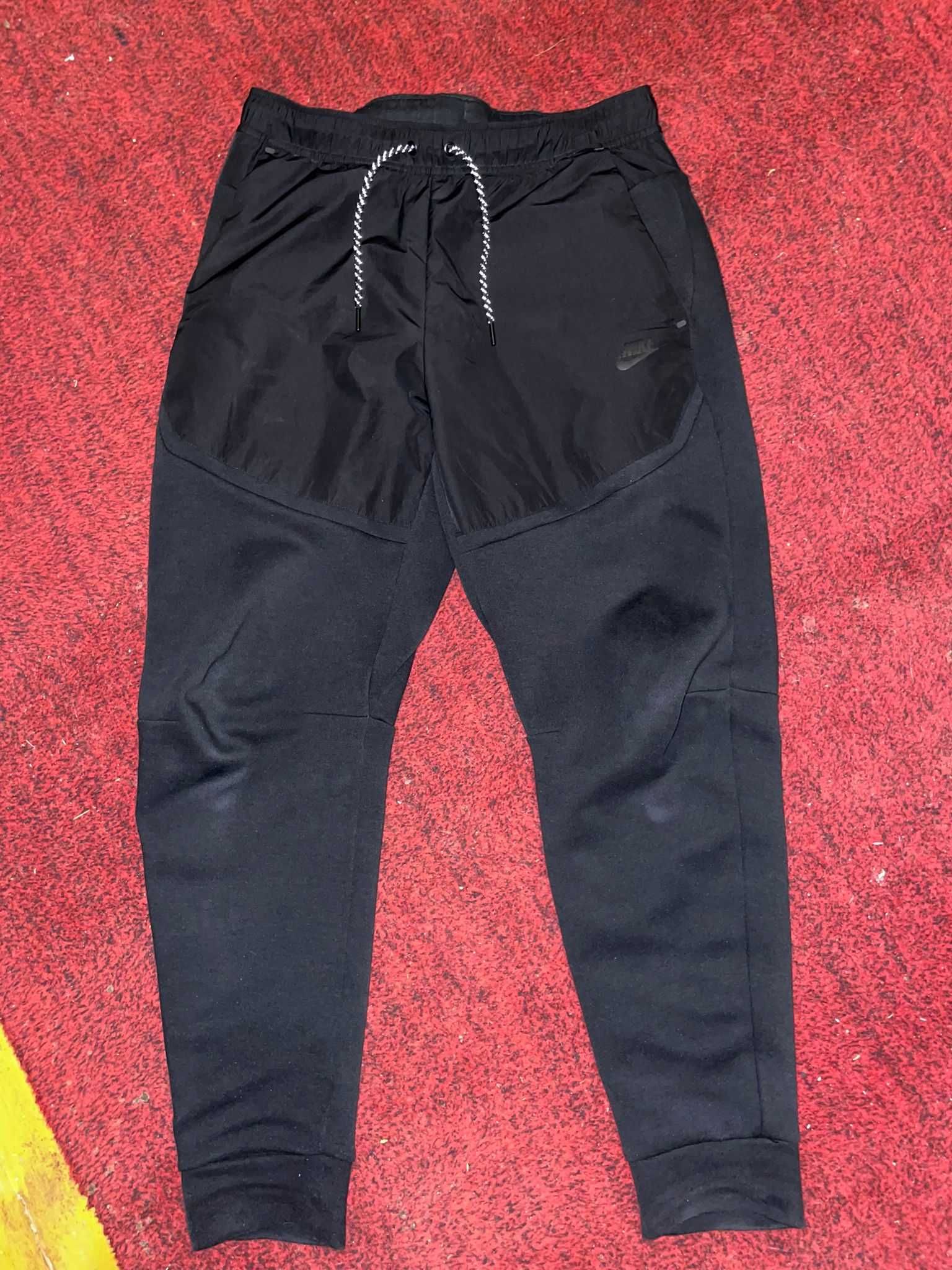 Pantaloni nike tech fleece