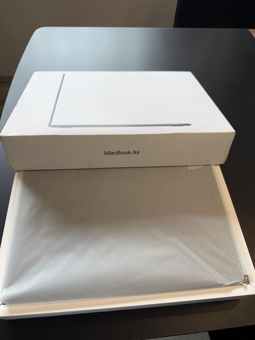 Laptop Macbook Air 15 , procesor M4 , 16GB , 256 GB, nou , husa bonus!