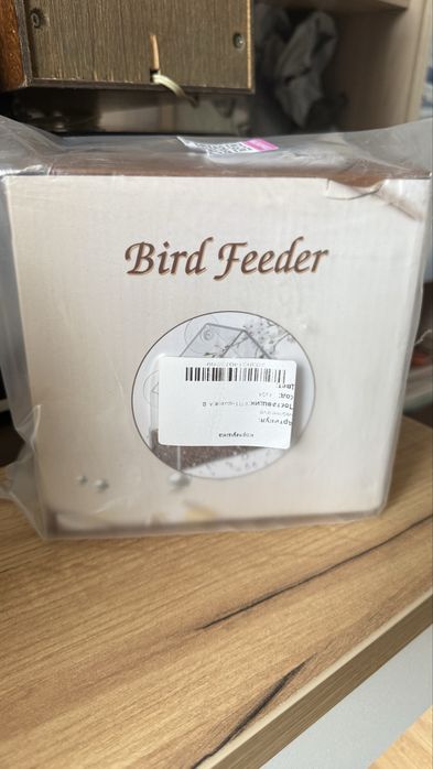 Кормушка для птичек на окно