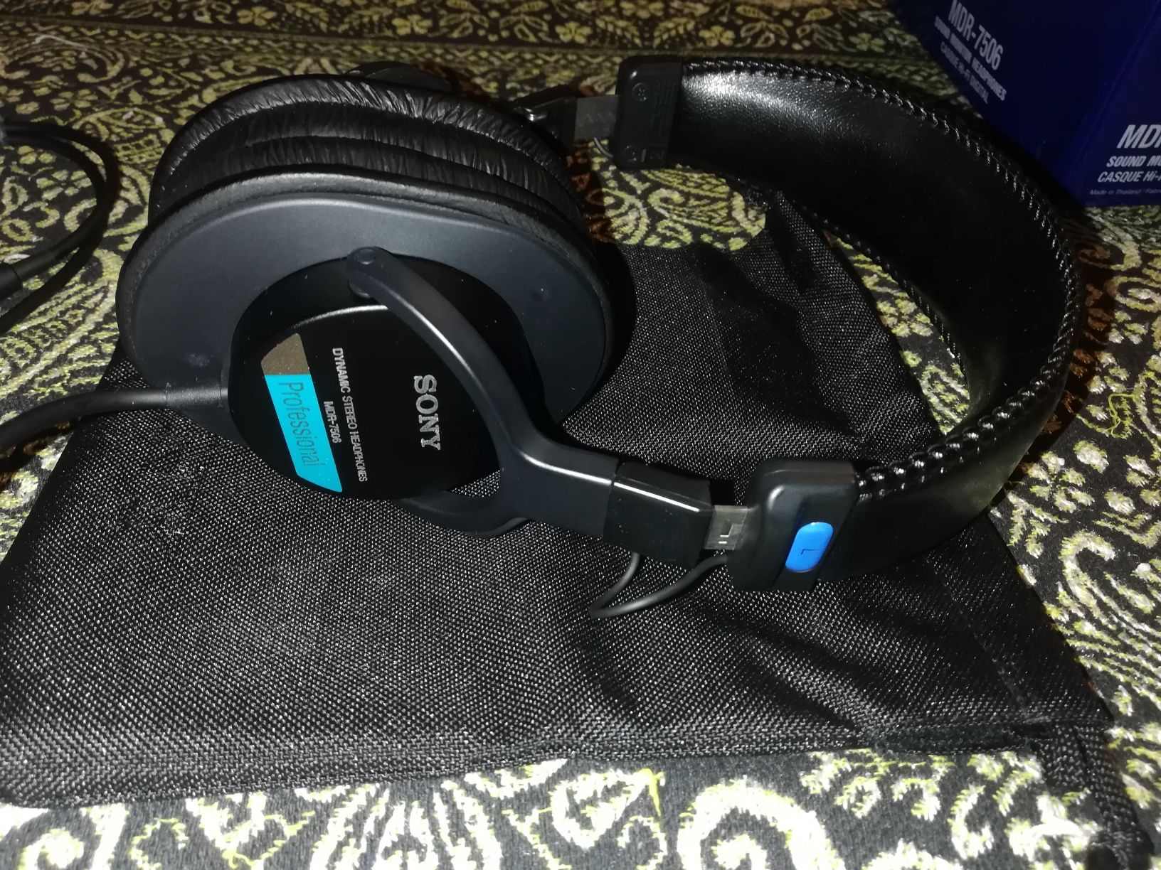 Студийные наушники Sony MDR-7506