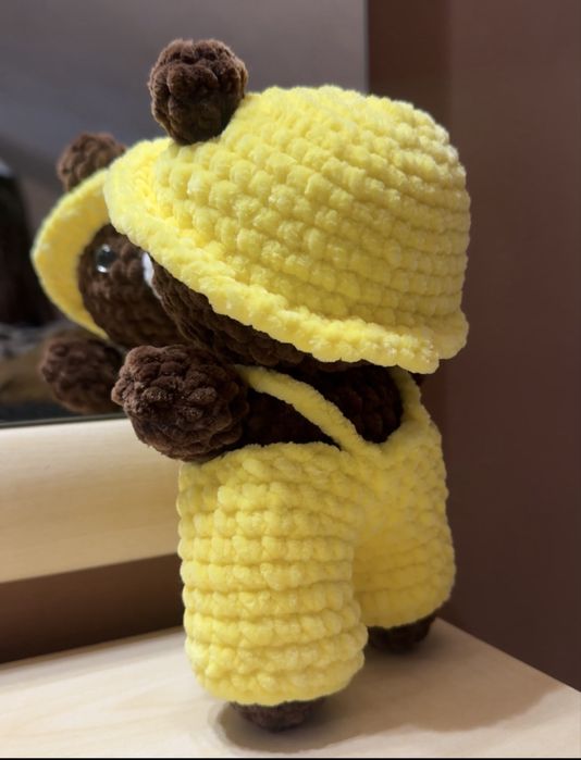 Ръчно плетено мече със слънчев гащеризон и шапка