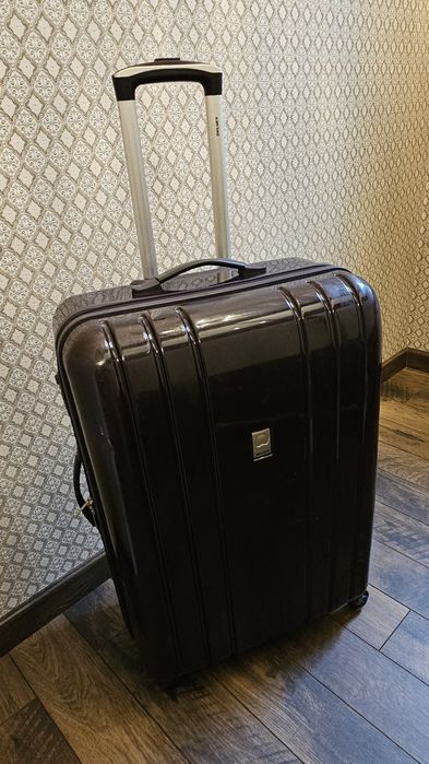 Чемодан Delsey на колёсиках