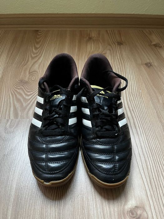 Обувки Adidas за футбол в зала