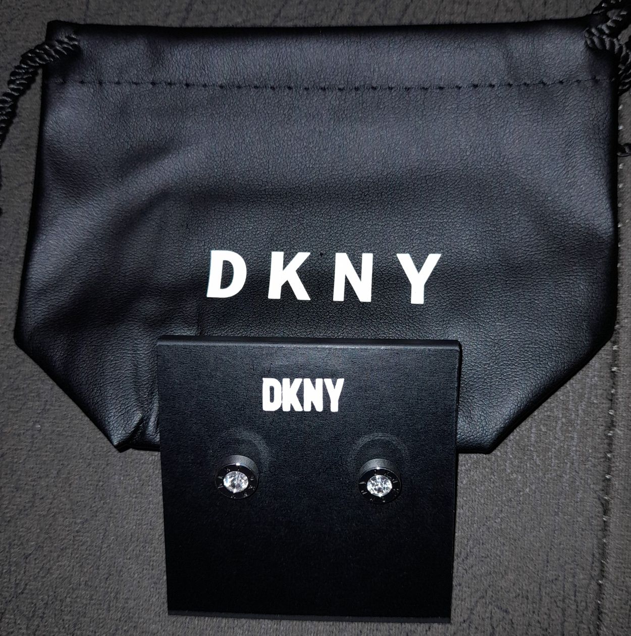 Нови и оригинални обеци DKNY