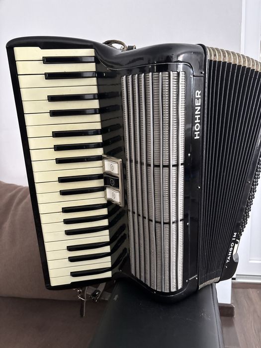Acordeon Hohner Tango1M cu 96 de basi