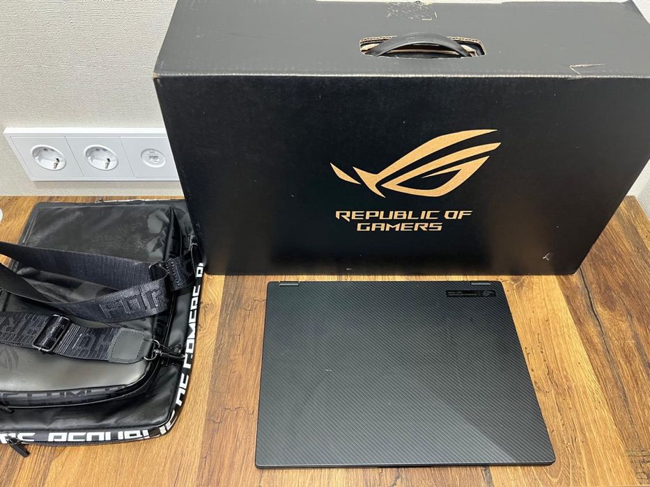 Продам ноутбук трансформер Asus Rog