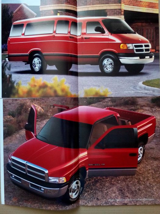 Колекционерски каталози книги списания брошури Dodge Chrysler Ram