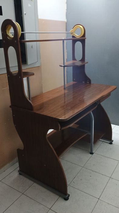 Продам компьютерный стол