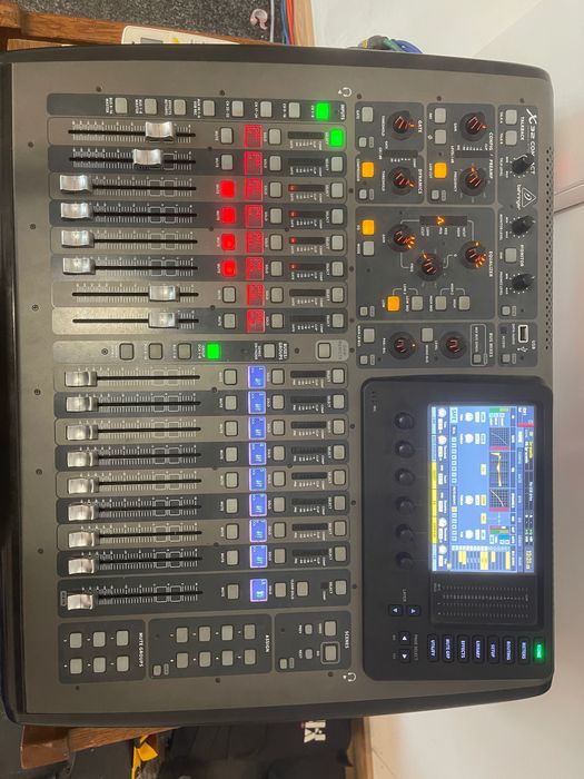 Behringer x32 compact + flight case