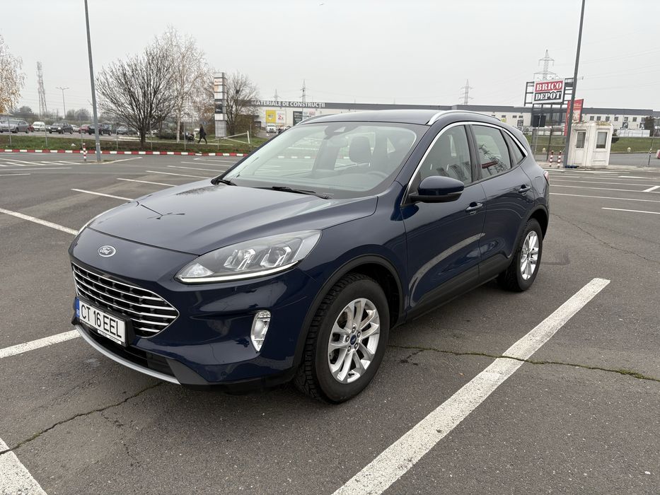Ford Kuga 2023 benzina 63.000 km