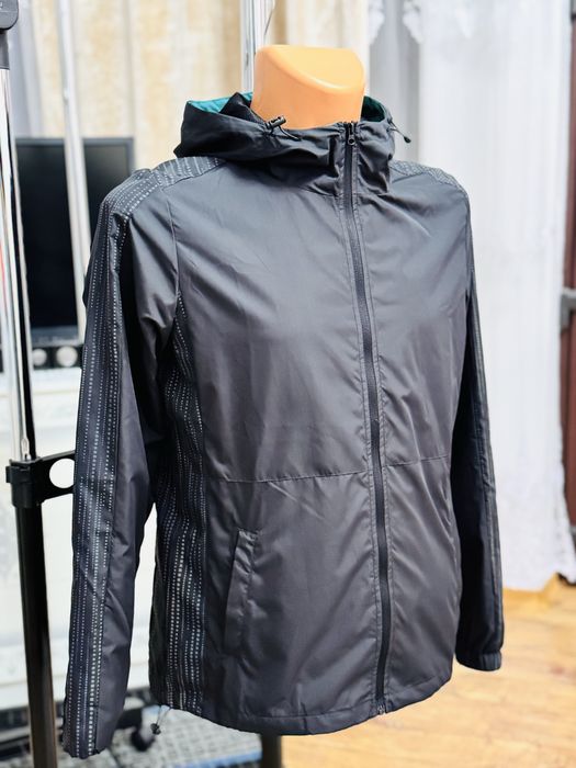 Super ofertă, 2 geci de la brandul TOMMY HILFIGER