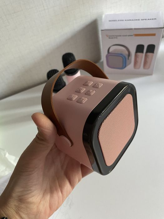 Караоке колонка с два микрофона, LED светлини и Bluetooth
