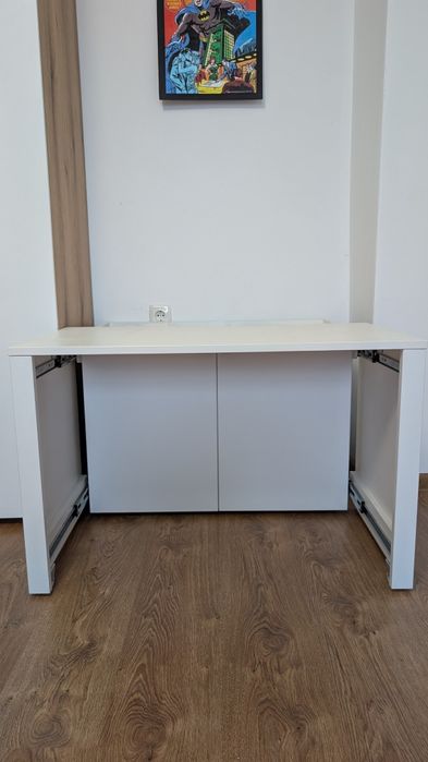 Бюро с контейнер за съхранение