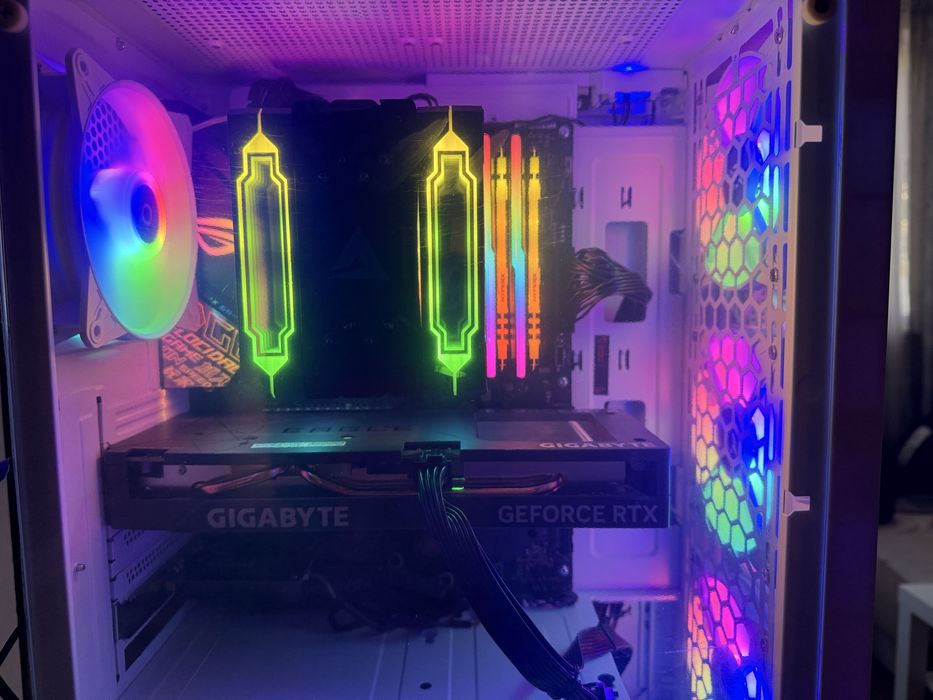 PC Gaming i9 RTX 4060 32Gb RAM ARGB Monitoare Tastatura Mouse Casti