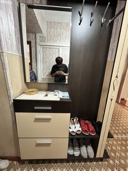 продаю прихожую торг есть