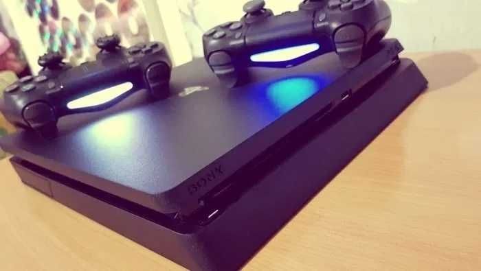 Продам  PlayStation 4 slim!