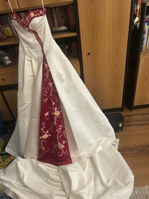 Vând rochie mireasă mătase naturală, achiziționată din Canada