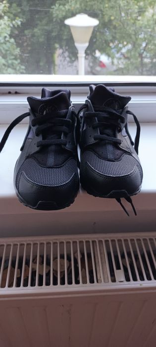 Vand adidasi Nike Huaranche Run CH05 Noi