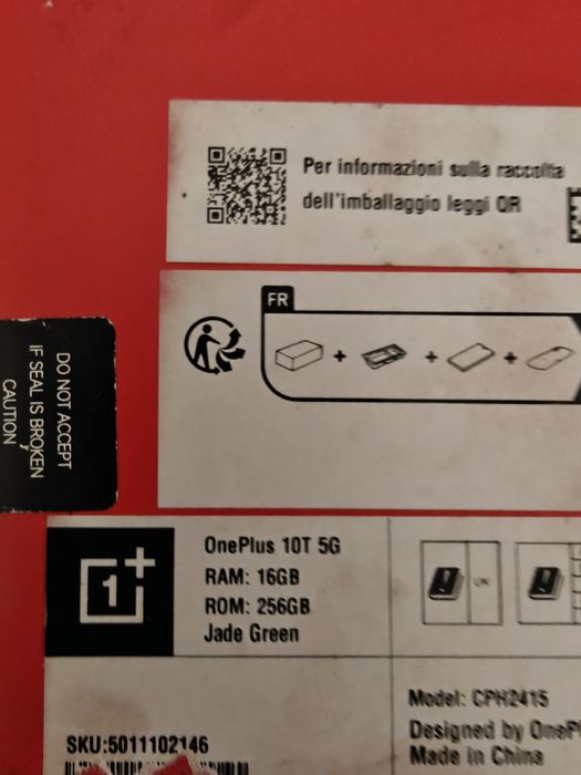 Oneplus 10T model 16 giga RAM capac spate crapat.