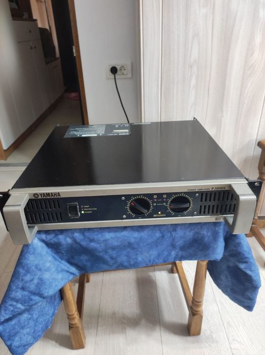 Vând stație yamaha 1200w cu tot  cu boxe. Preț 3000 lei fix .