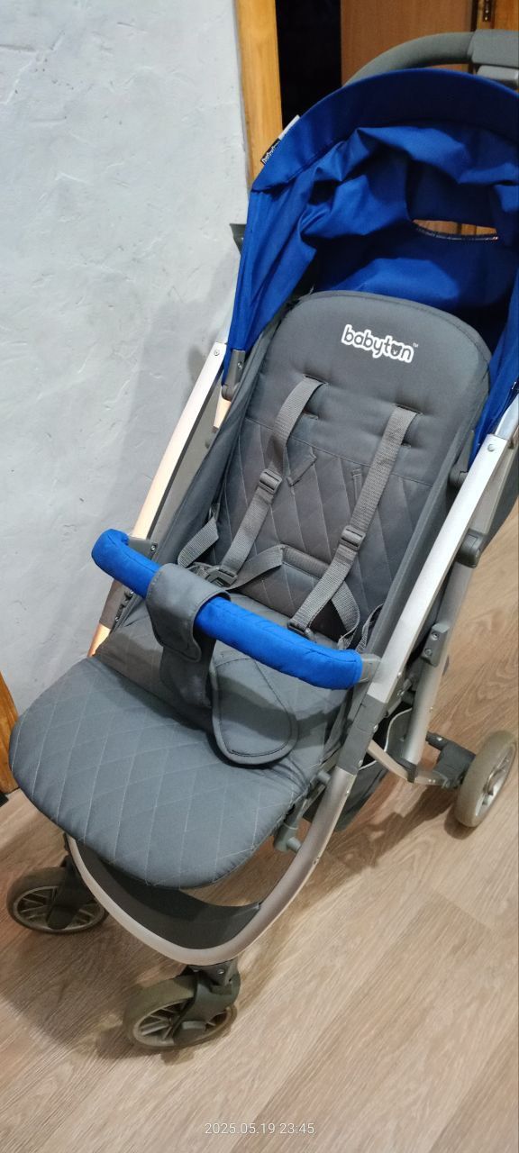 Продам детскую прогулочную коляску.