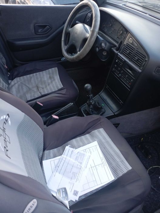 Vând piese Peugeot 405