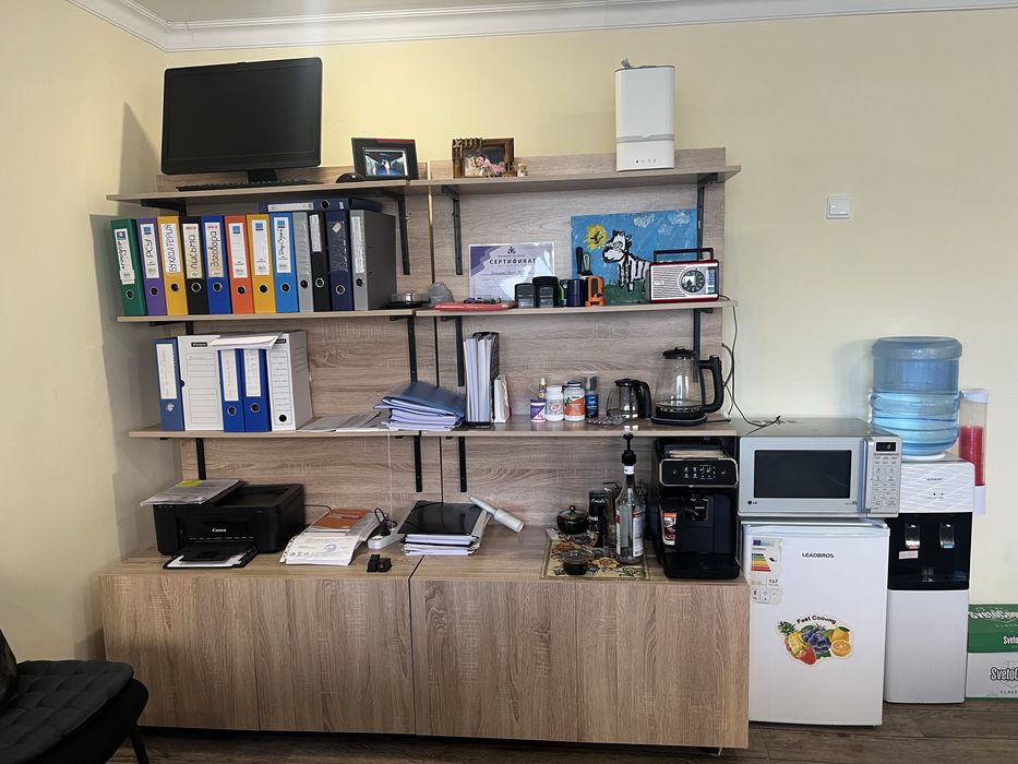 Стеллажи в отличном состоянии