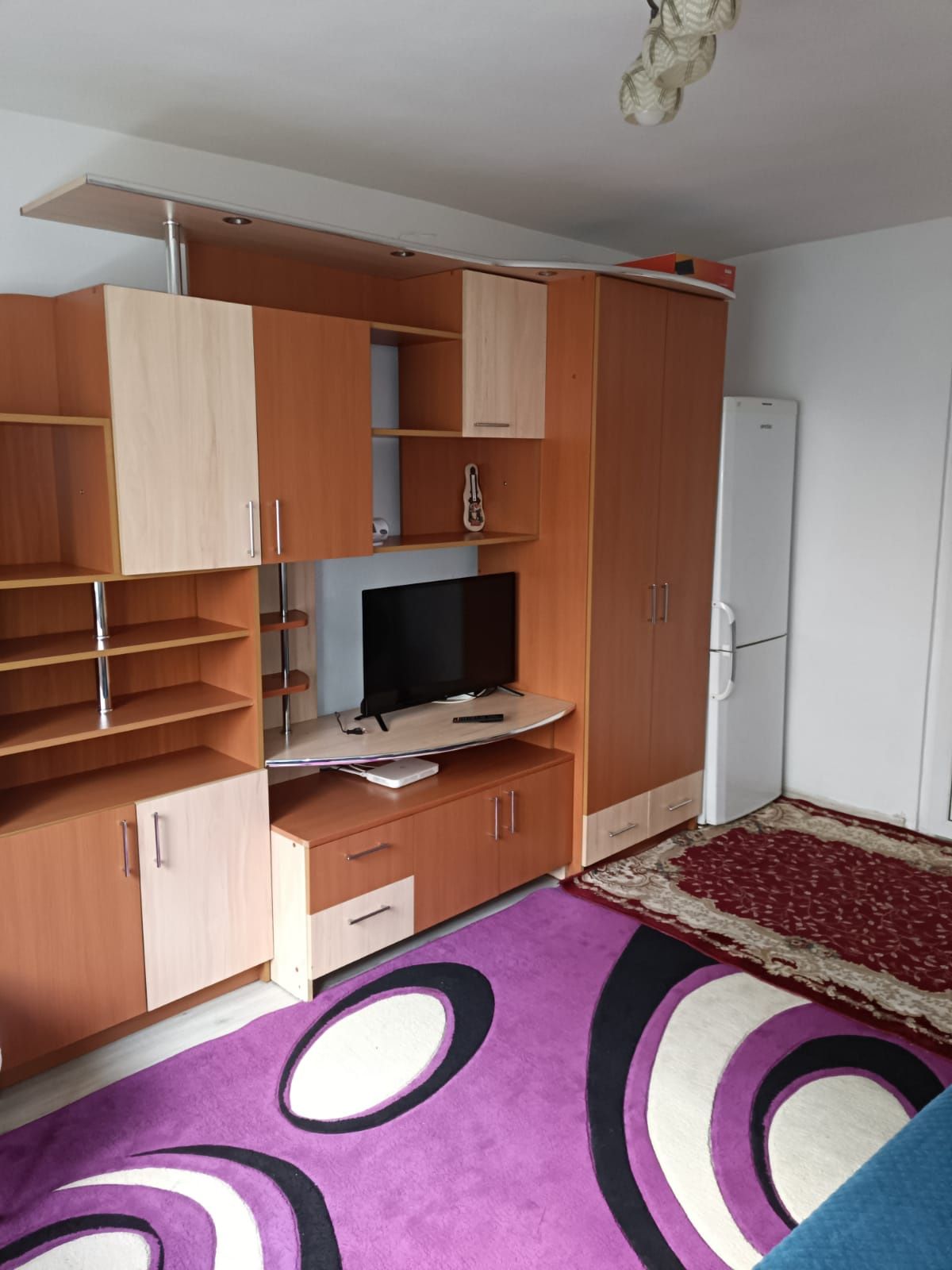 Închiriez cameră de 24 m²