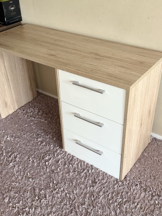 Бюро - подходящо за деца и възрастни