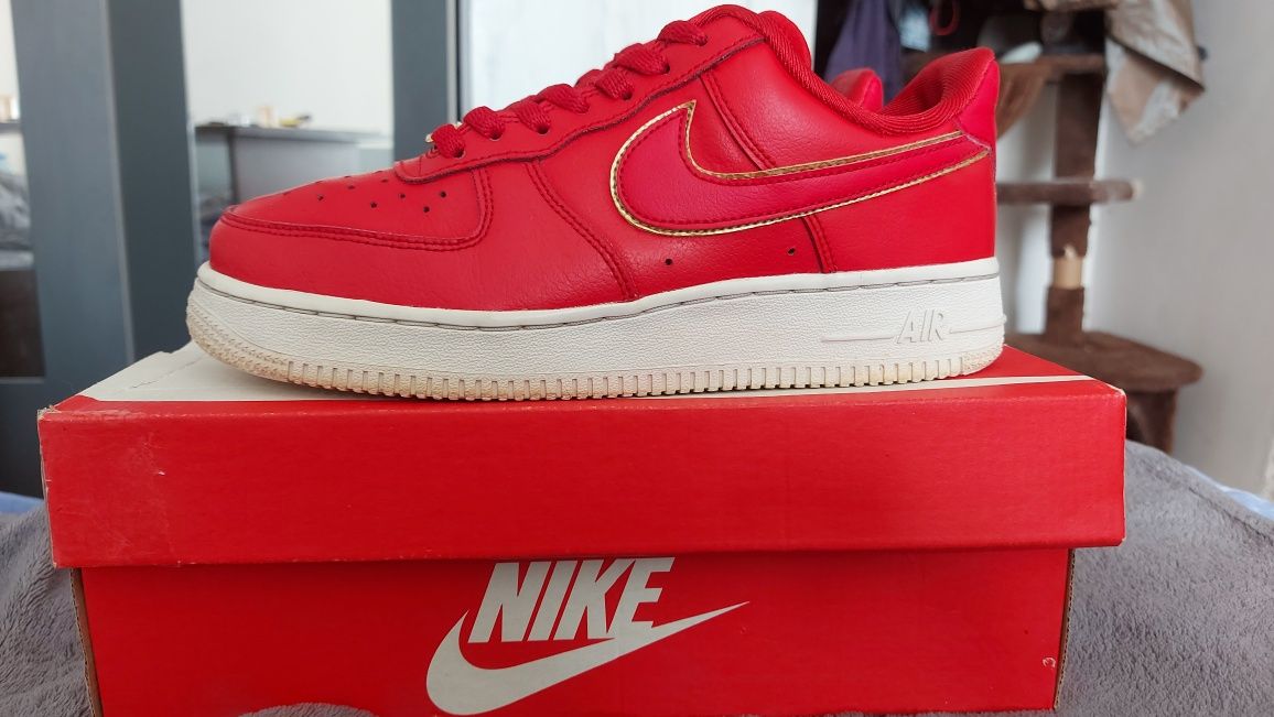 Дамски маратонки NIKE AIR FORCE 1