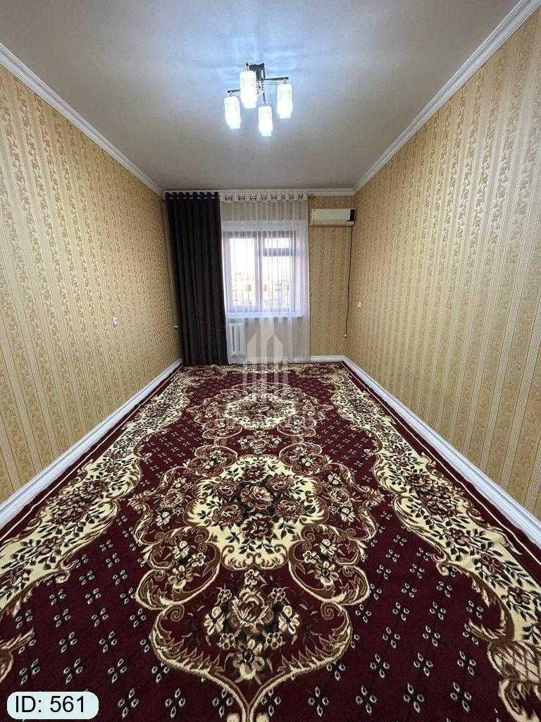 16 maktab tomonda 3 xona kvartira arzon narxda sotiladi
