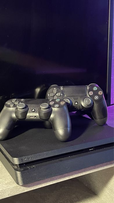 Продам PlayStation 4 slim 1tb