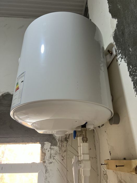 Рабочий прям ишлап турган аристон пул зарил