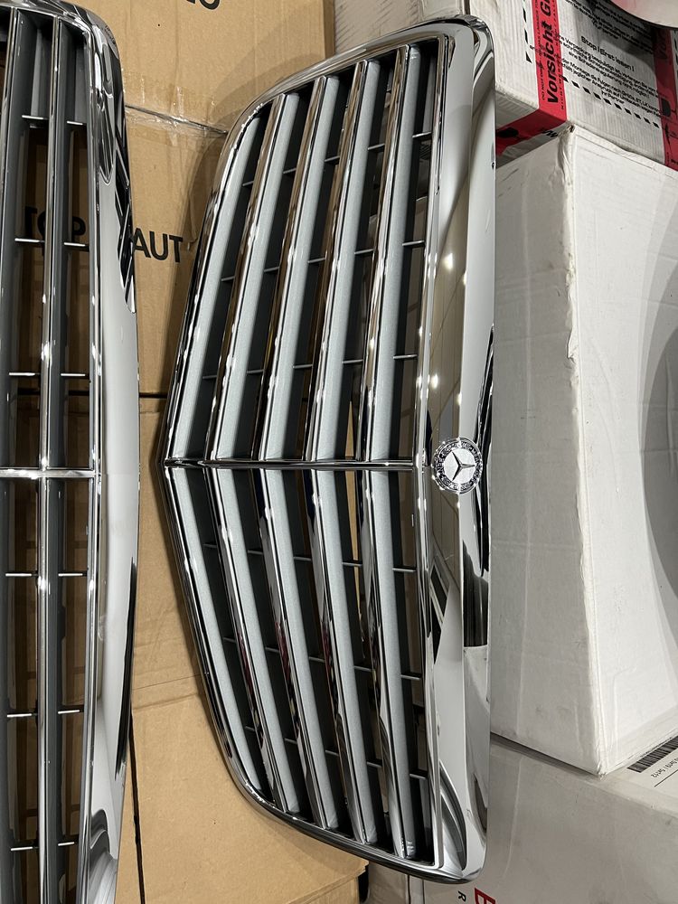 Mercedes E Class W211 Facelift Предна Решетка маска нова оригинална