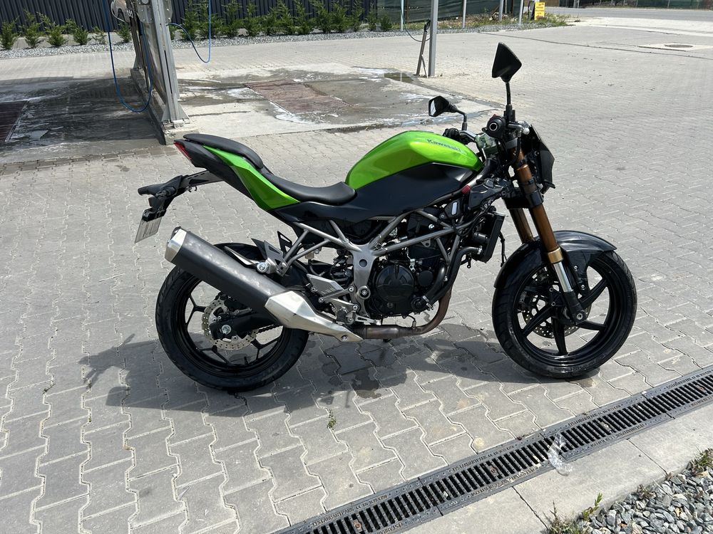 Motocicleta Kawasaki Z 250