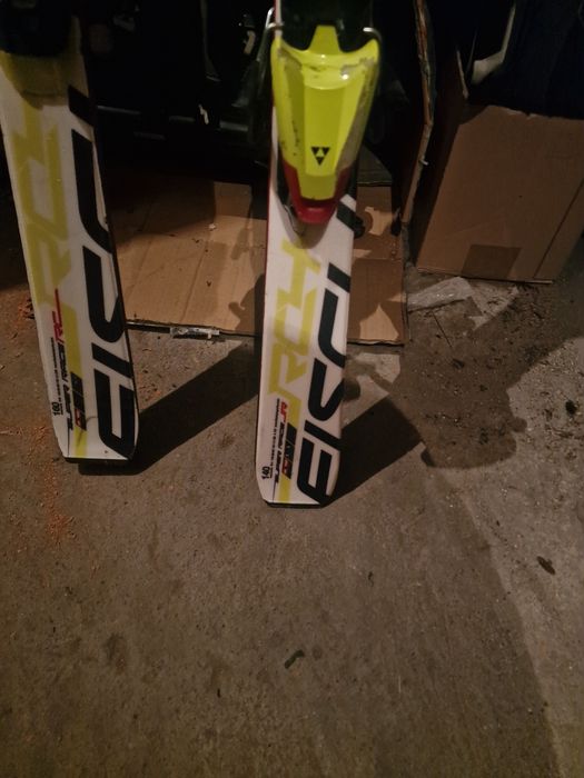 Продавам ски фишар