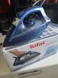 Vând fier de călcat Tefal, talpă de ceramica, produs de calitate,nou