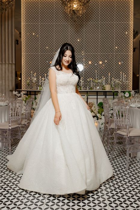 Vând rochiță de mireasă