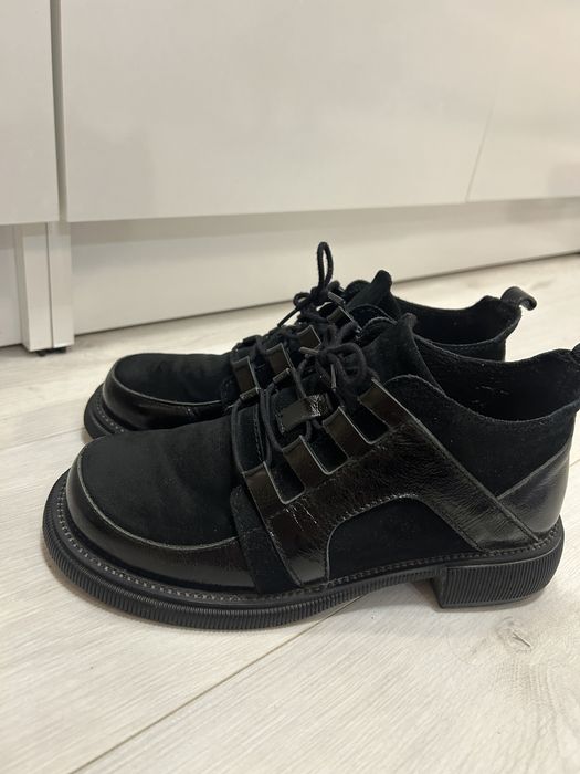 Обувки от естествена кожа Gabina