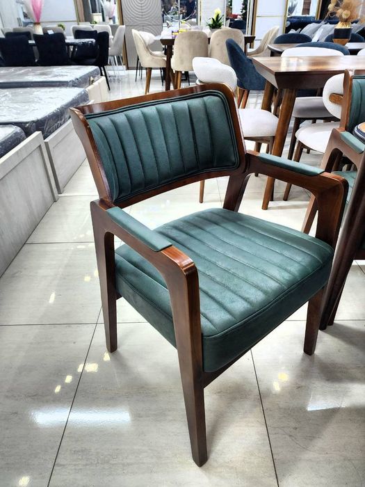 Обеденный стол и стулья по акции