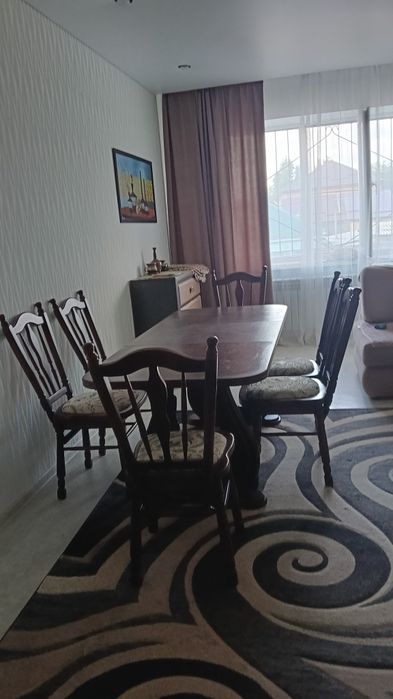 Стол с 6 стульями