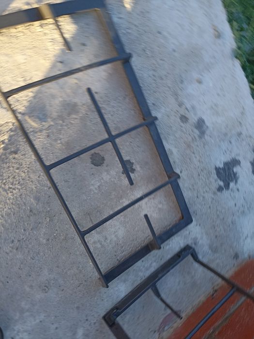 4 ochiuri și grilaj plita artic