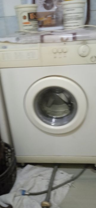 Стиральная машина в рабочем состоянии