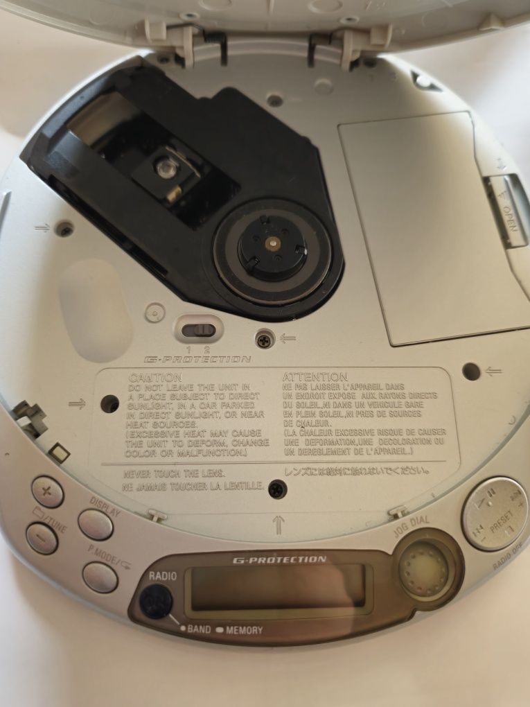 Sony WALKMAN CD MP3 player D-NF 611