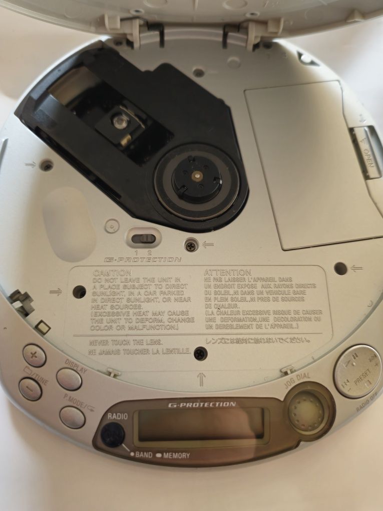 Sony WALKMAN CD player D-NF 611