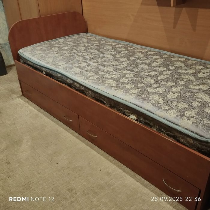 Продам кровать 2*90 без матраса