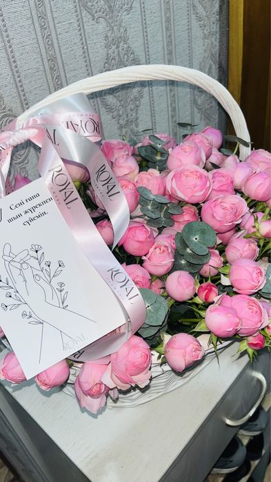 продам цветы в корзине, очень красивые, вместе запиской